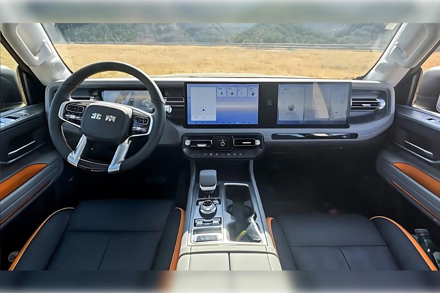 У BAIC BJ40, который продается в России, появилась гибридная версия в Китае