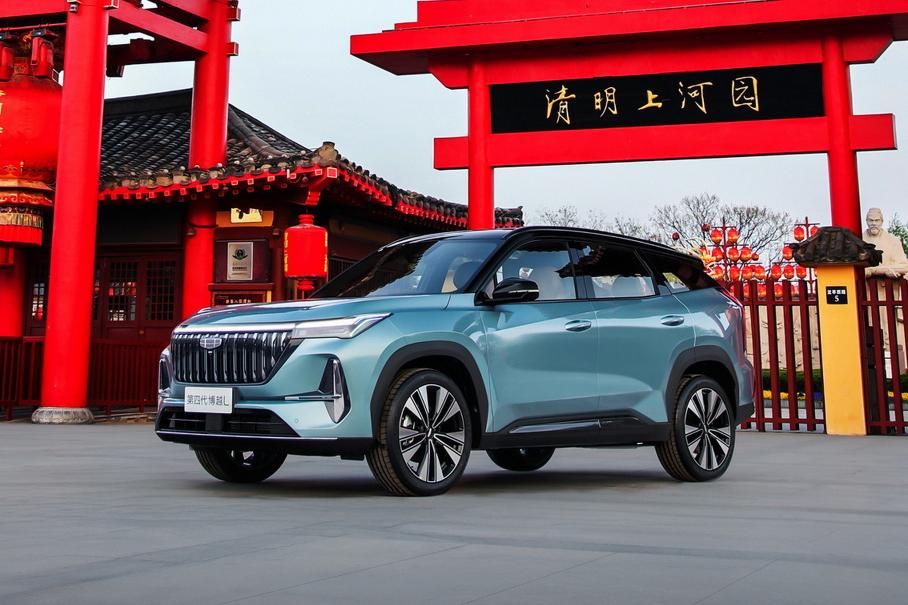 Новейший Geely Atlas: салон в деталях и особенности оснащения