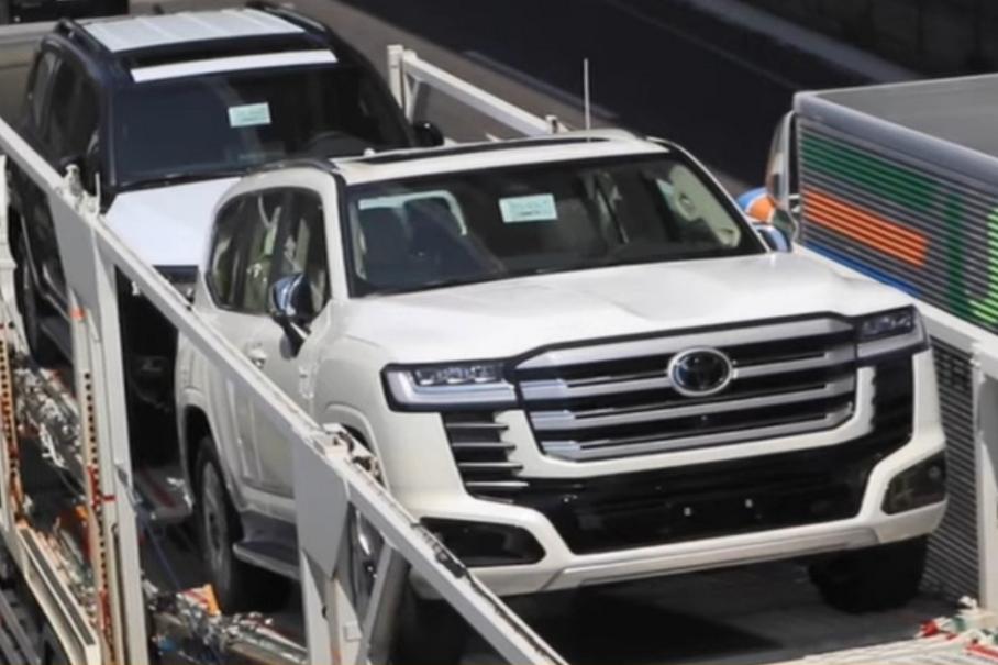 Обновленный Land Cruiser 300 раскрыли до премьеры: он удивил начинкой