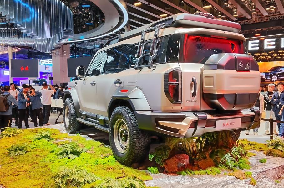 Брутальный внедорожник Hongqi дебютировал в Шанхае
