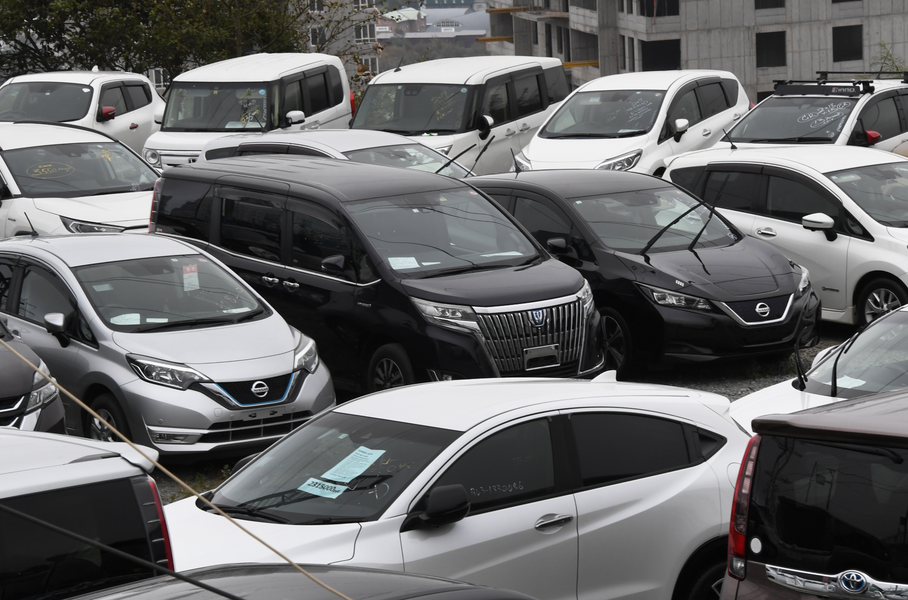 В России резко вырос спрос на доставку машин из-за рубежа