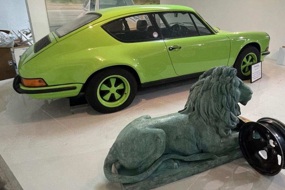 Удлиненный Porsche 911 впервые выставили на торги