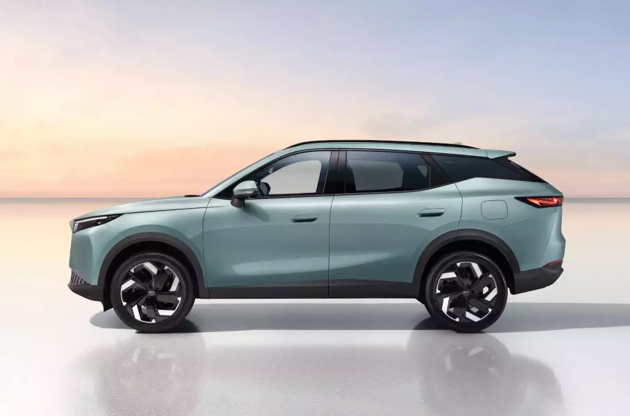 Раскрыта стоимость нового кроссовера Omoda C7 в России