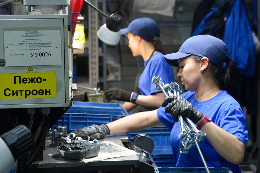 Автозапчасти подорожали в России на 15 процентов, а ждать их приходится месяцами