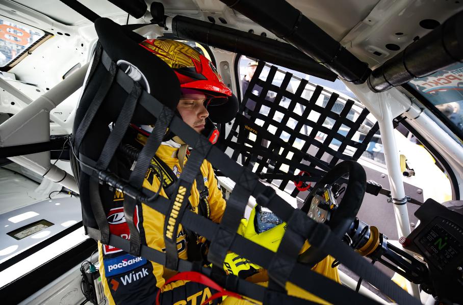 Новый сезон русских гонок начался с успеха Lada