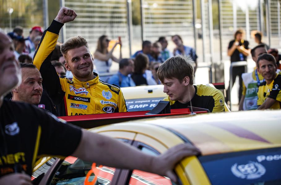 Новый сезон русских гонок начался с успеха Lada