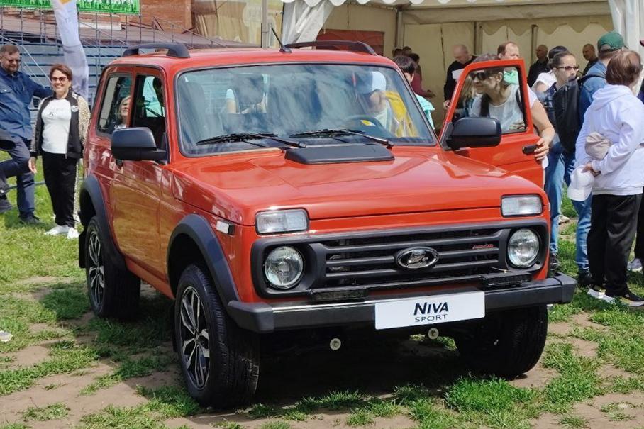 АвтоВАЗ добавил красный и оранжевый цвета в палитру Vesta и Niva