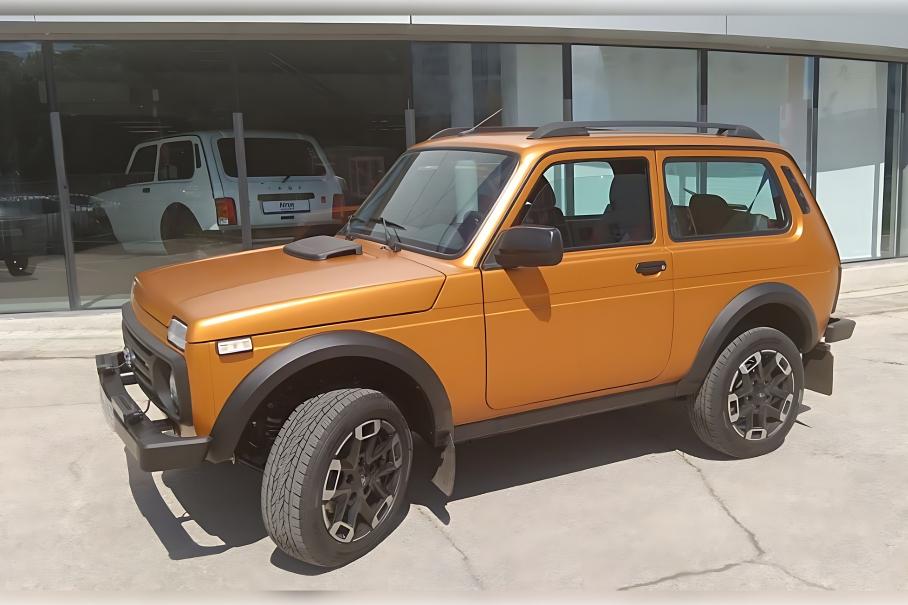 Появились фотографии Lada Niva Sport с матовым кузовом