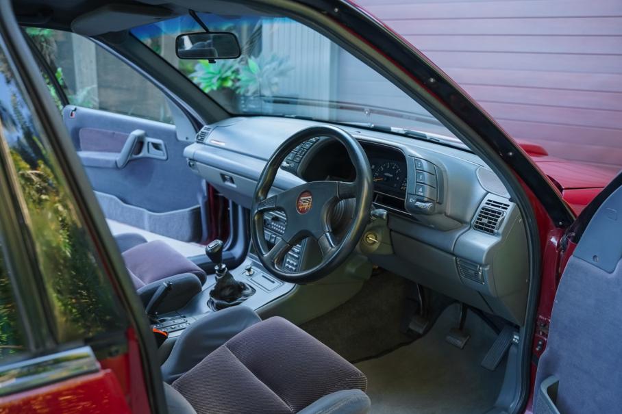 В продаже появился редкий Holden Commodore, который стоит почти как Lada Vesta Sport