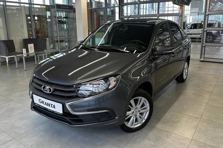 СМИ: АвтоВАЗ выпустил первую Lada Granta с китайским вариатором