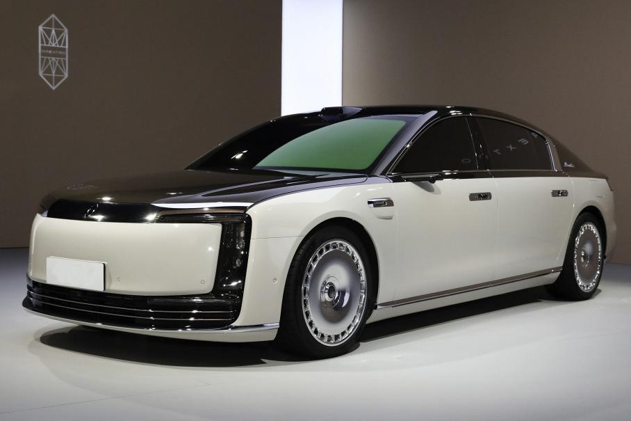 JAC и Huawei начали продажи соперника Maybach: дешевле ожидаемого