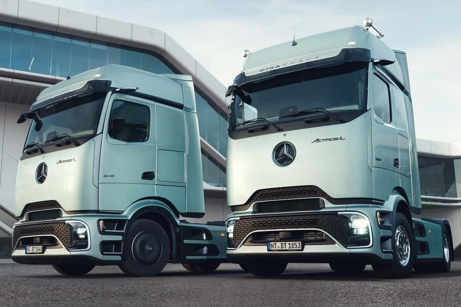 «Санкционные» тягачи Mercedes с футуристичной кабиной оценили в рублях