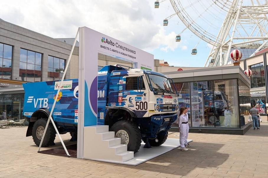 Гоночный грузовик «КамАЗ-Мастер» мгновенно продали за 100 млн рублей