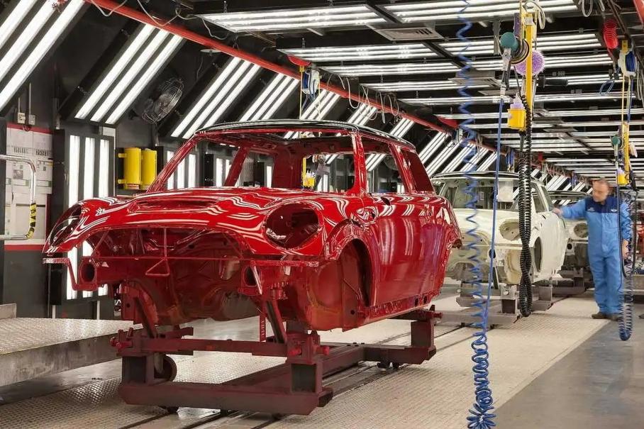 Производство автомобилей в Великобритании упало до минимума за 70 лет