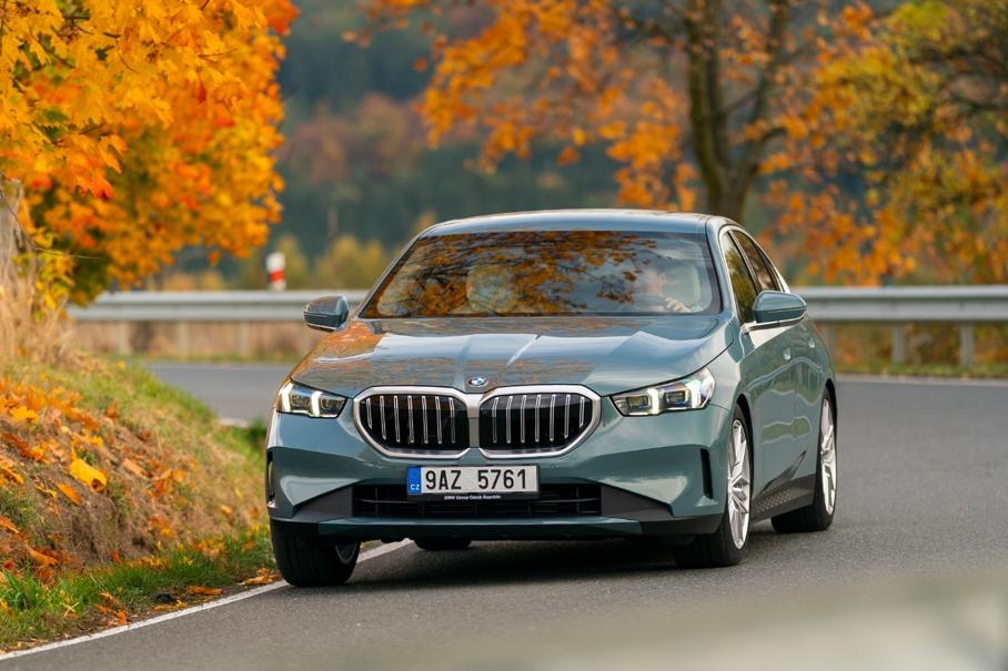 BMW 5-Series стала лидером бизнес-класса после взлета продаж
