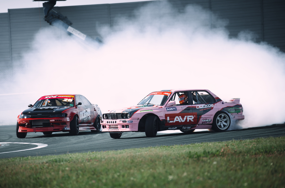 10 часов дрифта, DJ-сет Цареградцева и бургеры от Гочи: в Москве громко прошел фестиваль большого дрифта RDS Fest