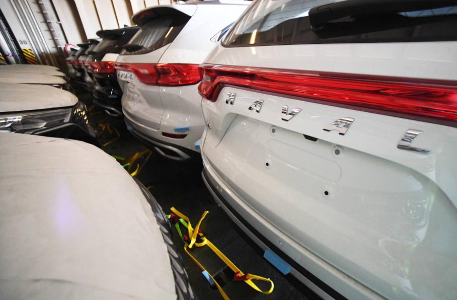 Импорт новых машин в Россию обрушился, подержанных — поставил рекорд