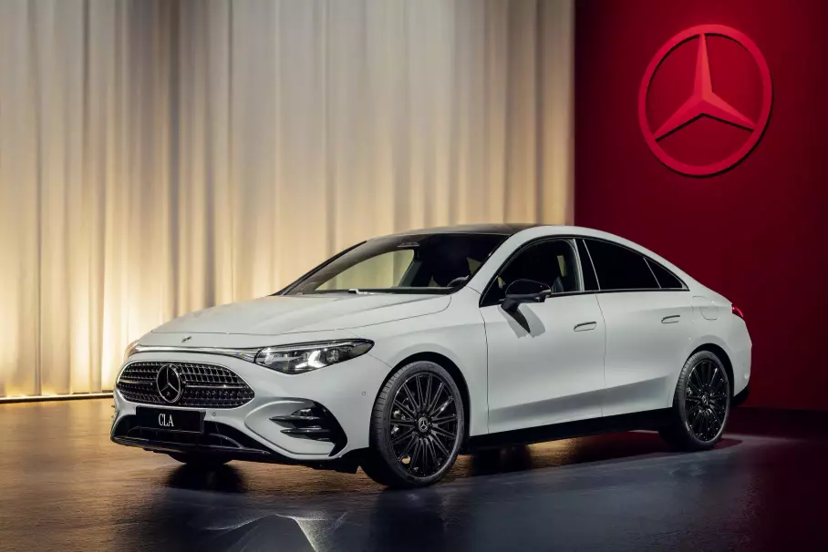 Mercedes впервые за 52 года стал «Автомобилем года»