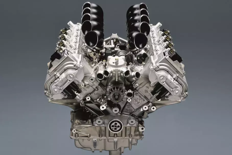 Названы автомобильные двигатели-миллионники