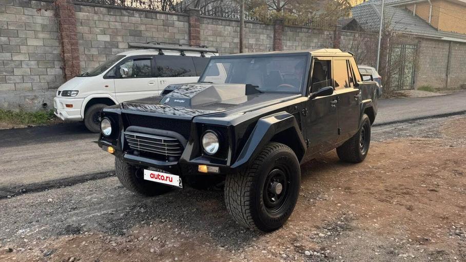Lamborghini LM002