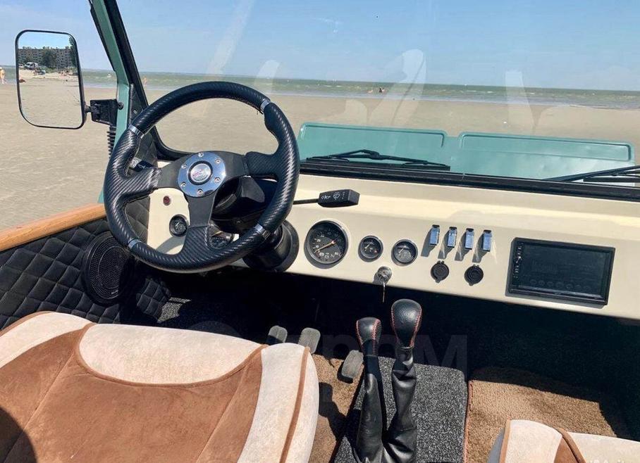 "ЛуАЗ" с водомётом