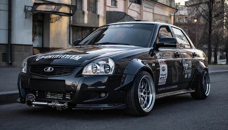 Тюнингованная Lada Priora, вид спереди