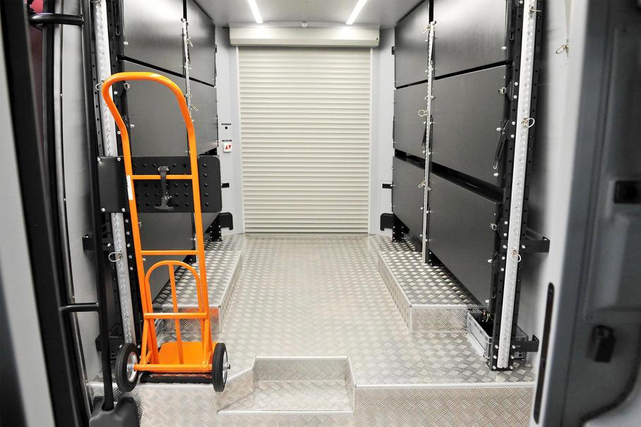 Гибрид автобуса и фургона: представлена новая «Газель Логистик»