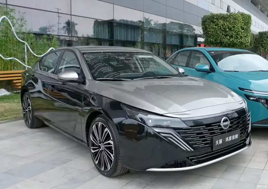 У недорогого «Ниссана» появилась версия «под Роллс-Ройс»