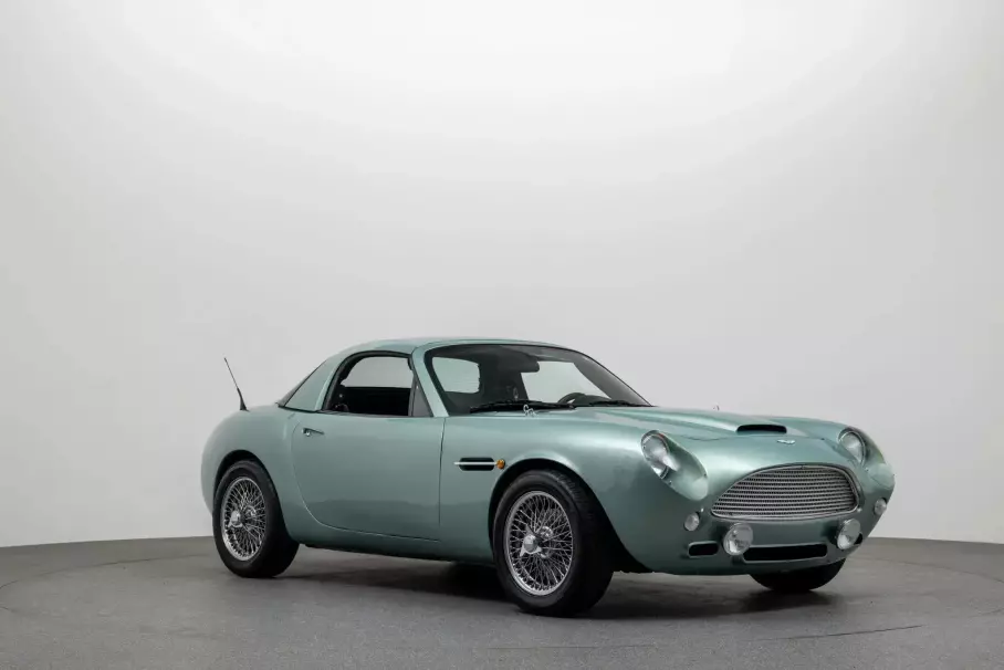 Американцы превратили купе Mazda MX-5 в Aston Martin