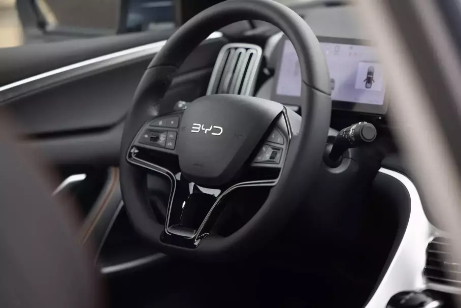 BYD продал свой самый дорогой автомобиль за 206,8 млн рублей