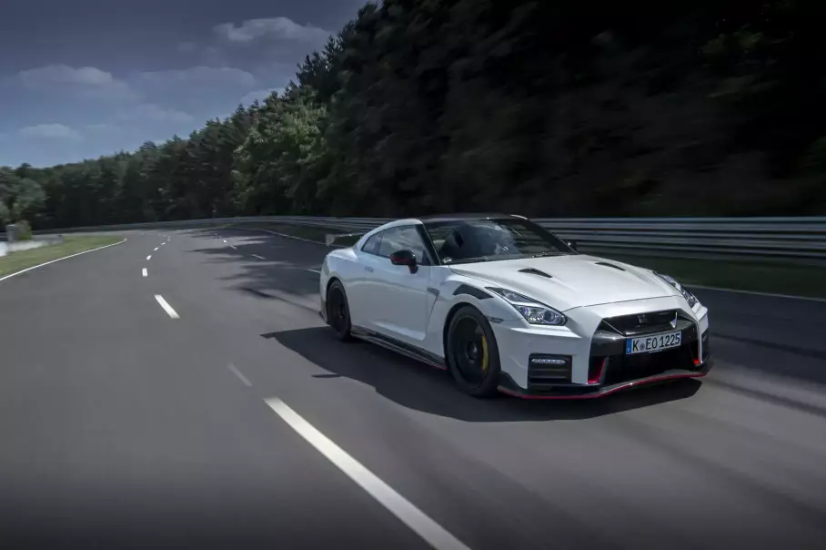 Nissan GT-R