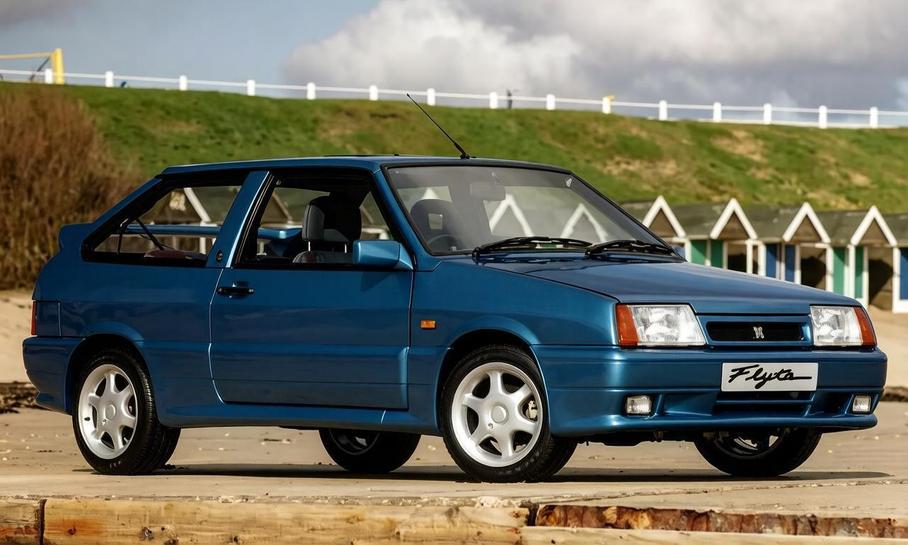 Lada Samara 1500 GL Flyte — это специальная экспортная версия автомобиля Lada Samara (выпускалась с 1984 по 2004 годы). В зависимости от рынка, Flyte могла включать такие опции, как магнитола, электрические стеклоподъёмники, центральный замок и улучшенная приборная панель. Flyte предназначалась для рынков Западной Европы, Австралии, Канады и других стран. В России эта модель официально не продавалась.