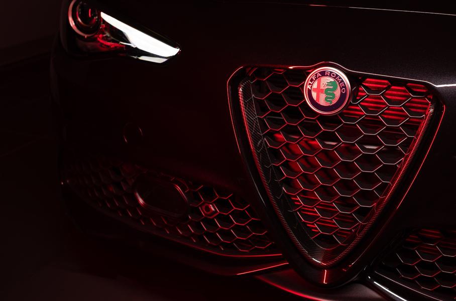 Alfa Romeo Stelvio та Giulia отримали «драйверську» версією Estrema