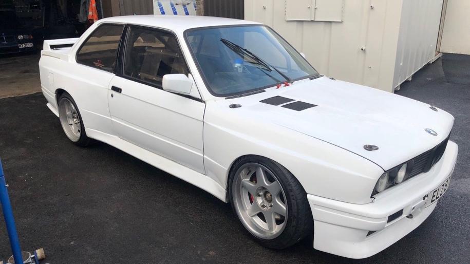 Автомобиль с компрессорным двигателем